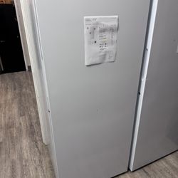 Hisense 13.5.cu.ft Convertible Upright Freezer