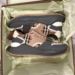 BURBERRY SNEAKERS