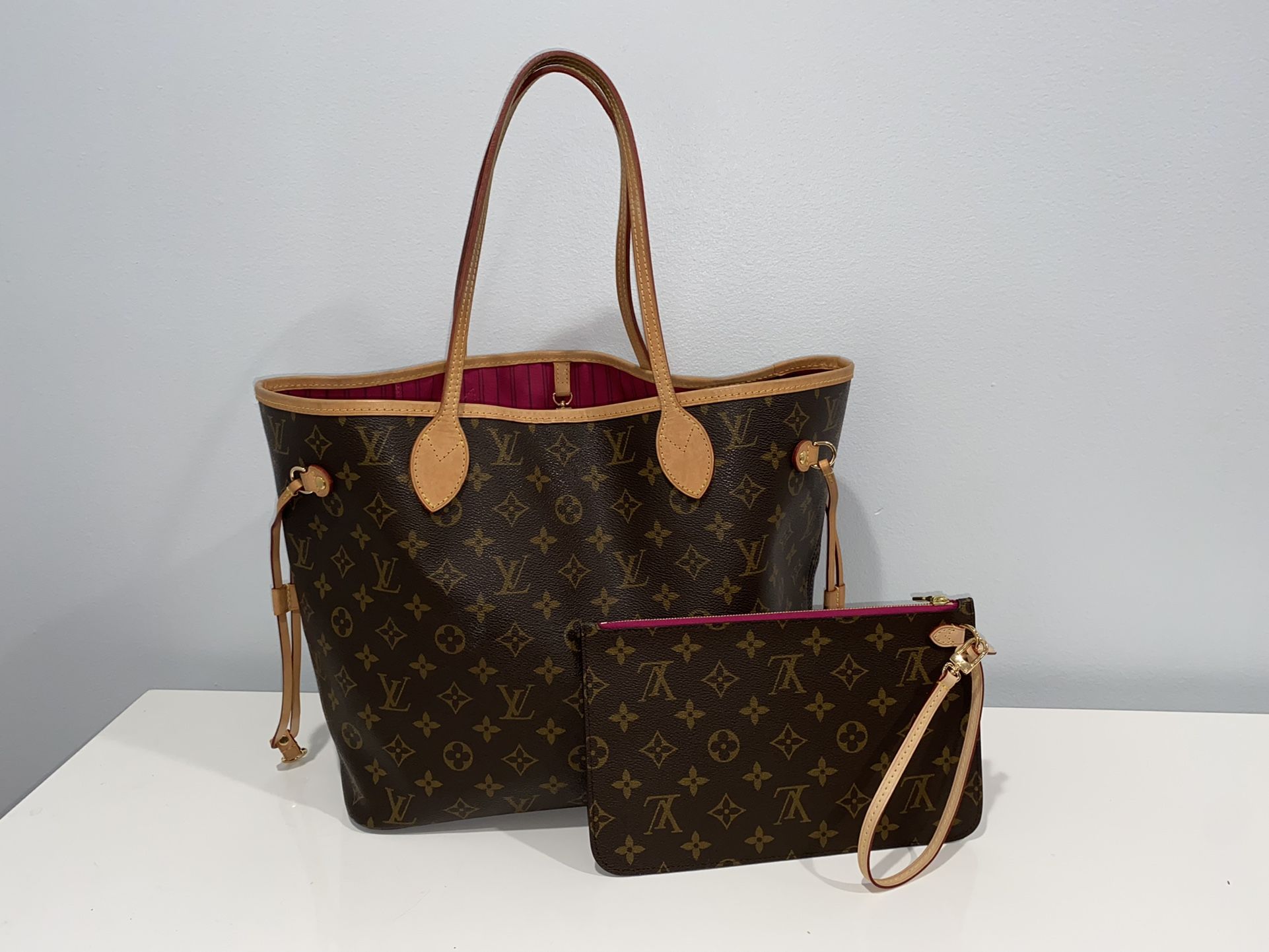 Authentic Louis Vuitton Neverfull MM Tote Bag And Pochette 