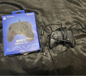 Nacon Wired PS4 Controller with Box