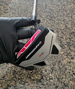 Wilson Golf Harmonized M5 Putter Steel shaft right Handed 35 inches long Original grip