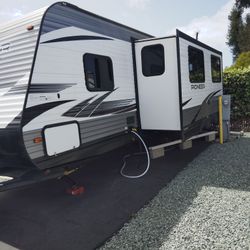 2020 Travel Trailer 27 Ft One Slide Out W Space Available 