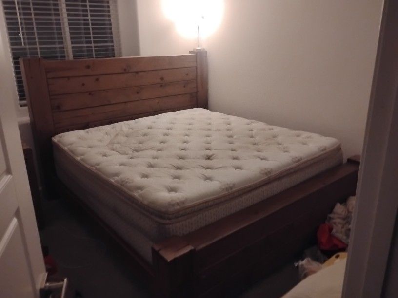 Corsicana Eastern King, Solid Pine Wood W/ Rustic Distressed Driftwood Finish