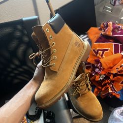 Size 9 M Timbs 
