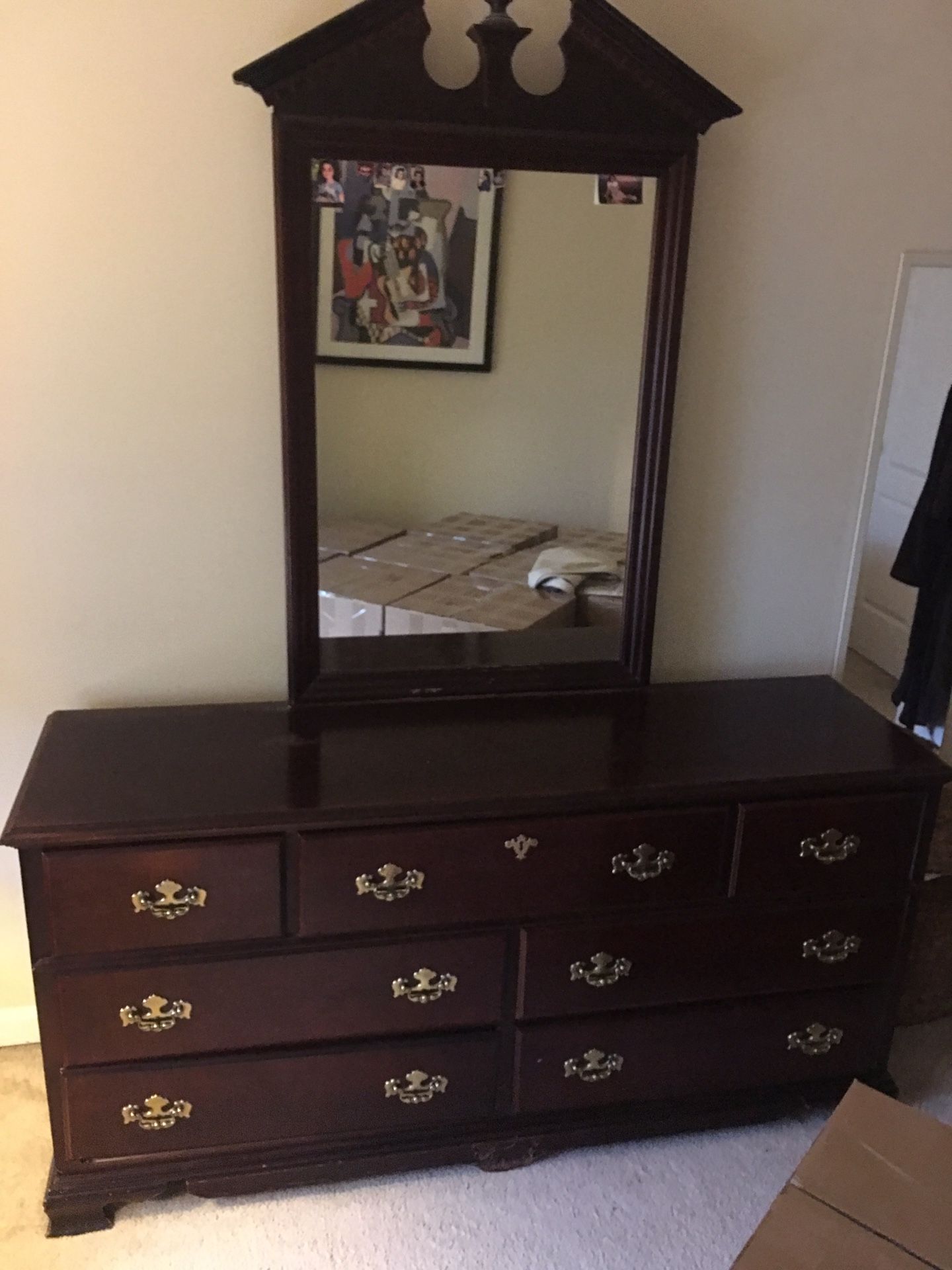 Dresser and 2 stand 2 Table lamp Need some touching paint dresser