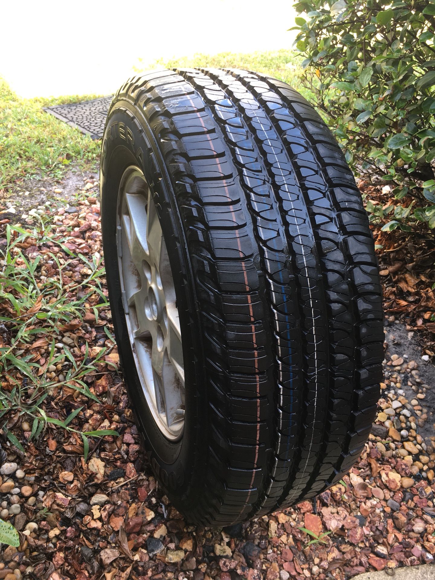 Goodyear 245/65R17 105S