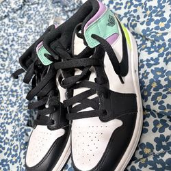 Kids Jordan size 3.5