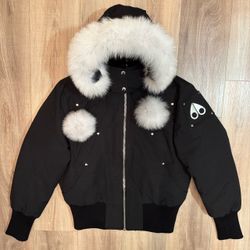 Moose knuckles women’s size small on hand