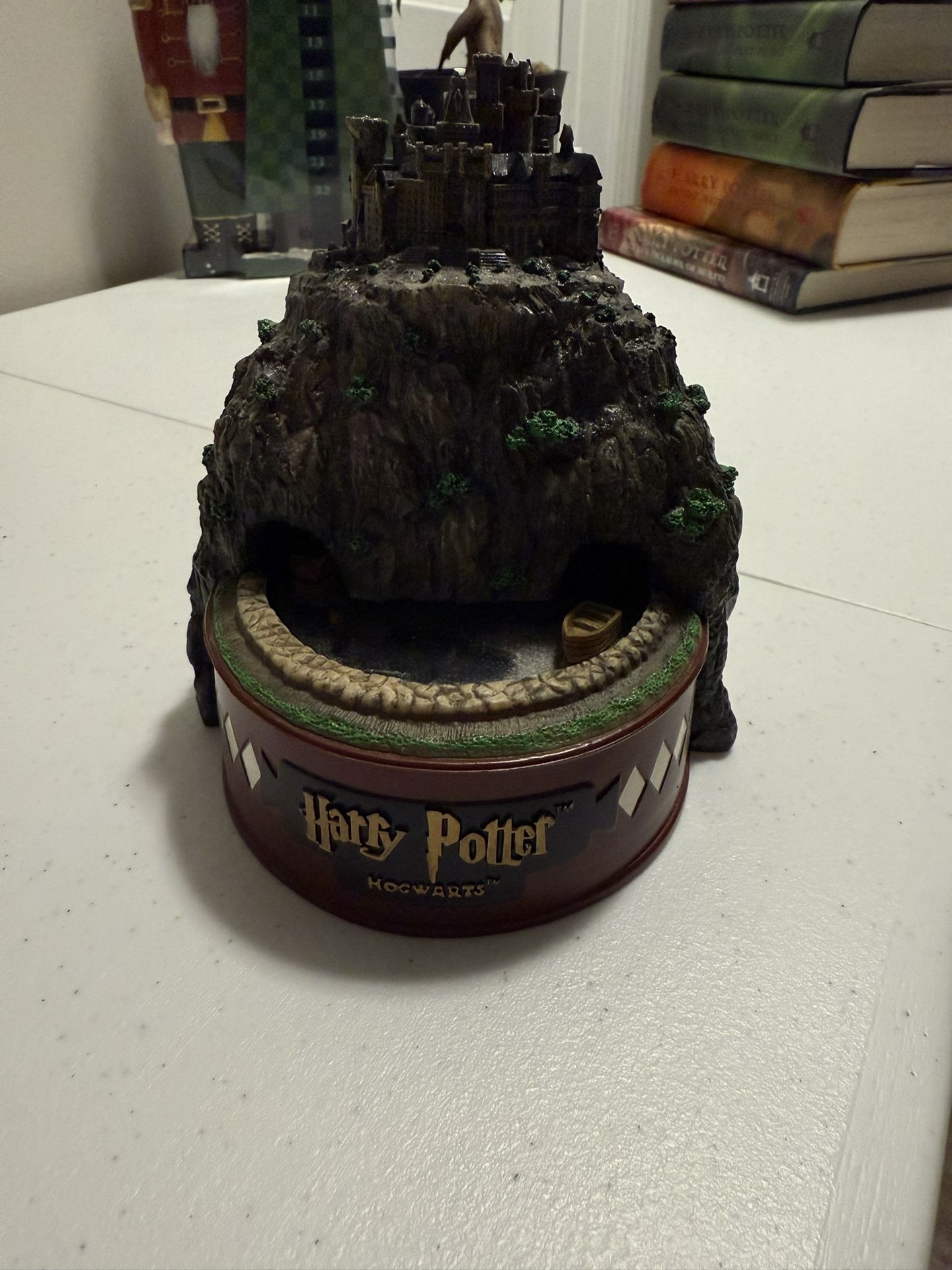 Harry Potter Journey to Hogwarts Castle Music Box Enesco Vintage 2001 6 in tall