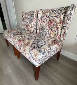 Accent chairs