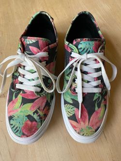 Womens 8.5 Vans shoes