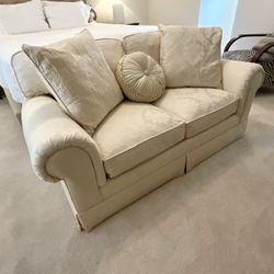 Lee Industries Furniture Sofa/Loveseat