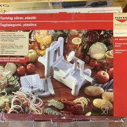 Turning vegetable slicer