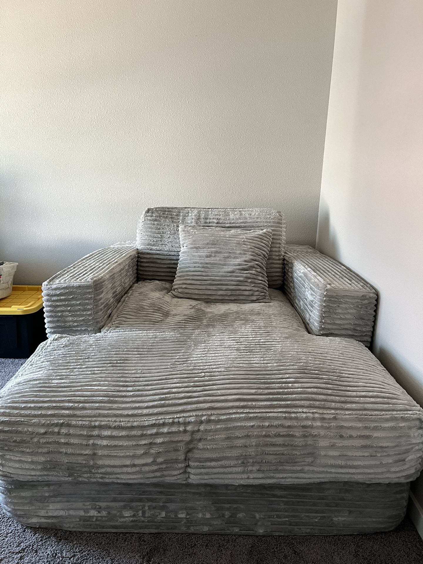 57" Wide Plush Upholstered Chaise Lounge Chair Sofa Bed Sleeper Made Of 100% Sponge With Side Pocket