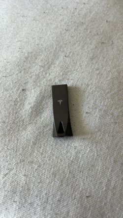 Tesla OEM USB 128gb Drive (Sentry mode, Dash CAM, etc.)