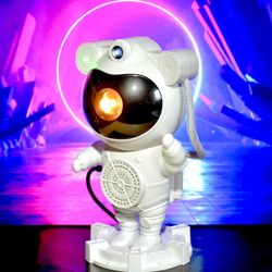 ASTRONAUT STAR LIGH PROJECTED NAD SPEAKER FOR BIG/SMALL ROOMS