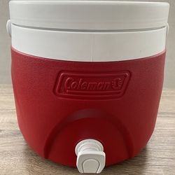 Coleman 2 Gallon Water Jug Cooler Stackable w/ Twist Off Lid & Spigot 