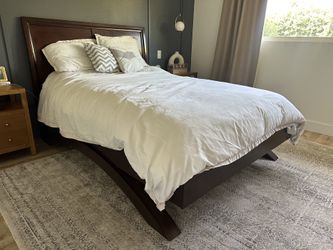 Queen Size Bedroom