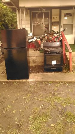 Whirlpool Stove Gas Very Nice Also Have A Fridge To Match It For The Set I Want 250 Everything Works