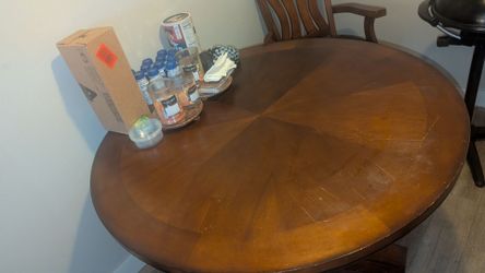 Round poker table