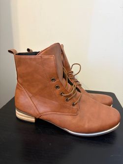 Women’s Lace-Up Ankle Boots in Cognac Brown