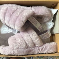 UGG SLIPPERS