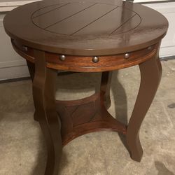 Elegant round accent table perfect for a hallway, entryway, corner space, or living room décor.