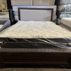 Queen Bedframe,Mattress & Box Spring. 🚚WE DELIVER🚚