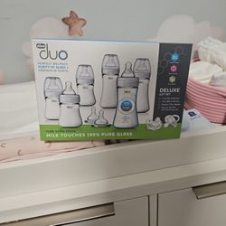 Chicco Duo Deluxe Hybrid Baby Bottle Gift Set with Invinci-Glass Inside/Plastic Outside - N