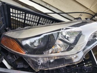 2015 Toyota Corolla Headlight And Grille