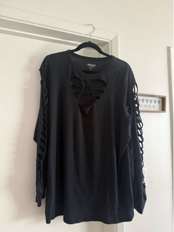 Woman’s Torrid shirt