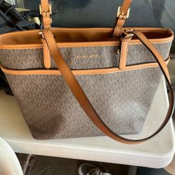 Micheal Kors Shoulder Bag (authentic)