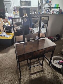 Vanity dresser