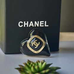 Chanel Authentic Gold plated black smooth Enamel Heart shaped Brooch pin 