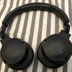 JBL 720 noise cancelling bluetooth headphones
