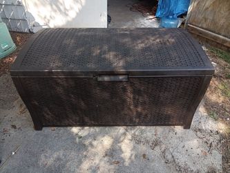 suncast 54w   x    28 d  x   h26  in GREAT CONDITION