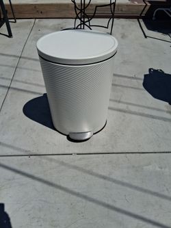 Trash can