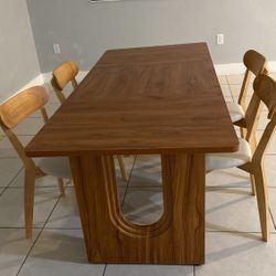 Table and 4 Chairs. Brand New and Never Used.