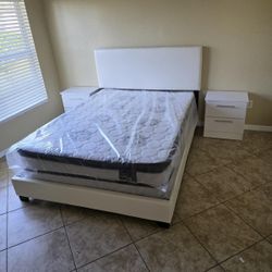 Cama Con Colchón Y  2 Mesas De Noche