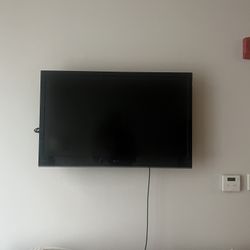 📺 42” LG Flat Screen TV (Excellent Condition + Extras)