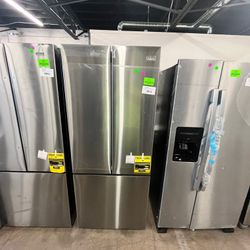 Galanz 29 in. W 16.0 cu. ft. French Door Refrigerator B57 