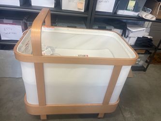 Cradlewise All in One smart crib (gently used) local pick up only. The price is firm.