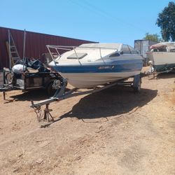 1990 somthing. Bayliner Capri/ Cutty