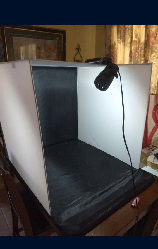 1.5' X 1.5' Photo booth