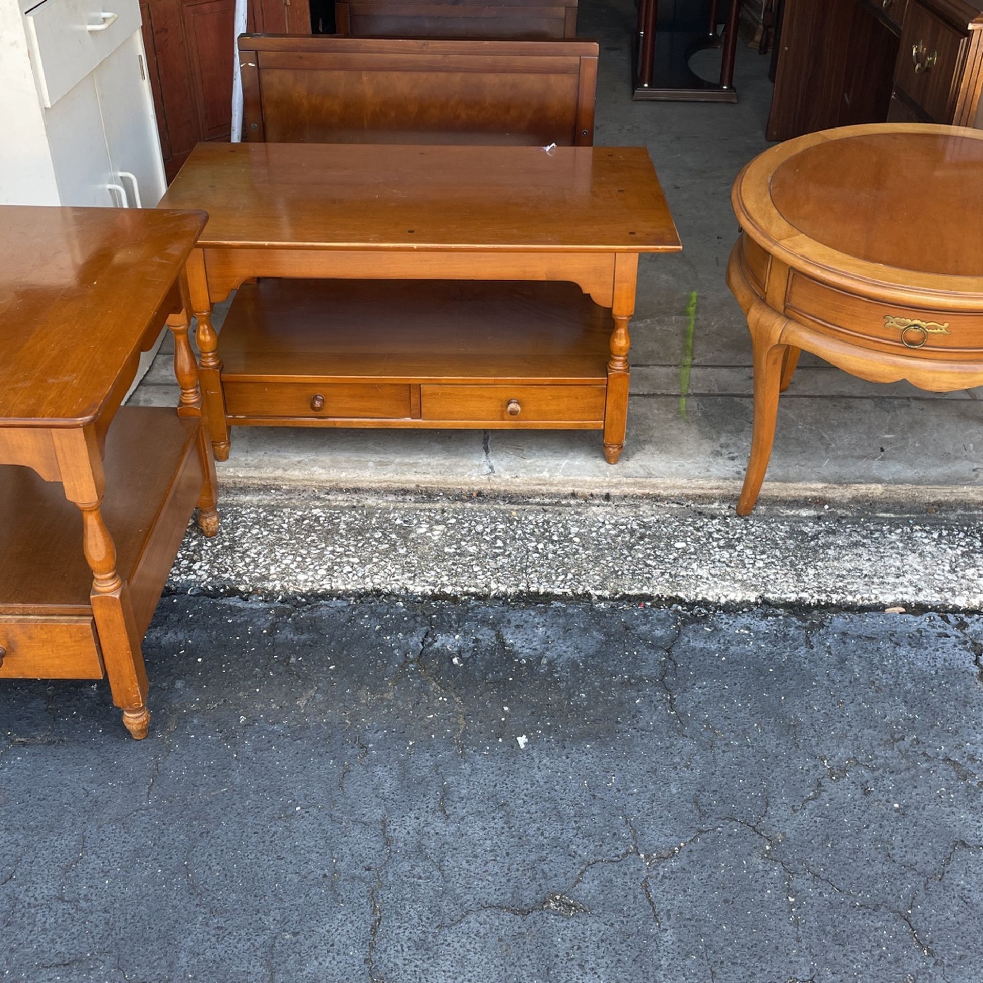 Nice Three-Piece Living Room Coffee Table Set