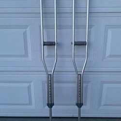 Medline Aluminum Crutches 