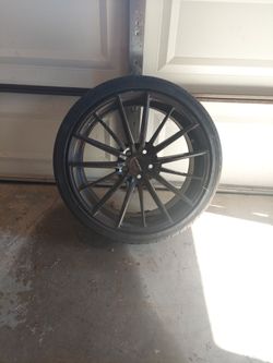 Tires w Rims. 245/35/20.