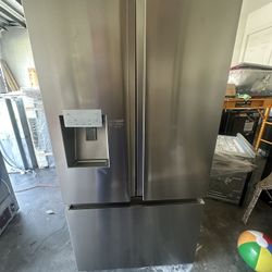 Hisense Standard-Depth 25.4-cu ft 3 -Door French Door Refrigerator