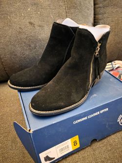 Black Ankle Boots size 8 by White Mountain