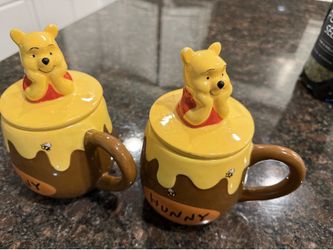 Disney Winnie the Pooh Ceramic Mug Set (2) with Lids